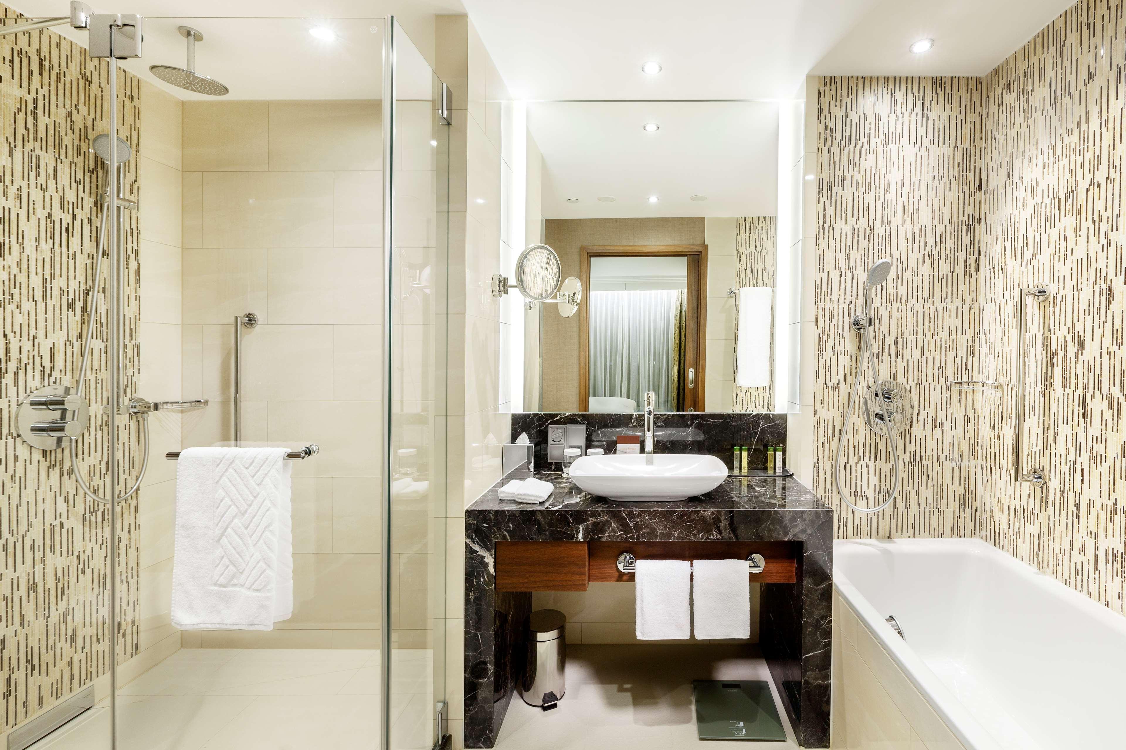 Doubletree By Hilton & Conference Centre Hotell